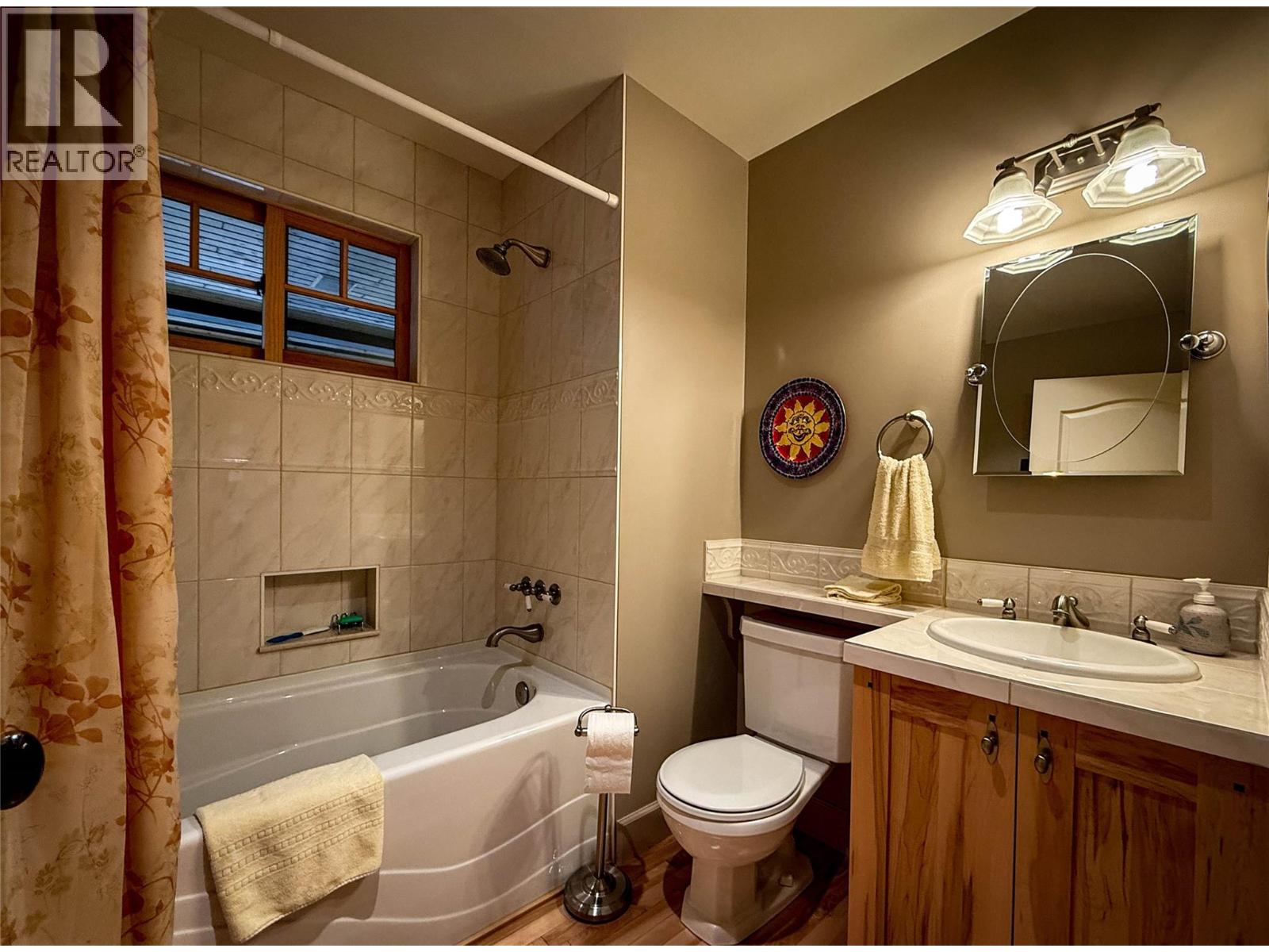 3544 Centre Street, Ainsworth