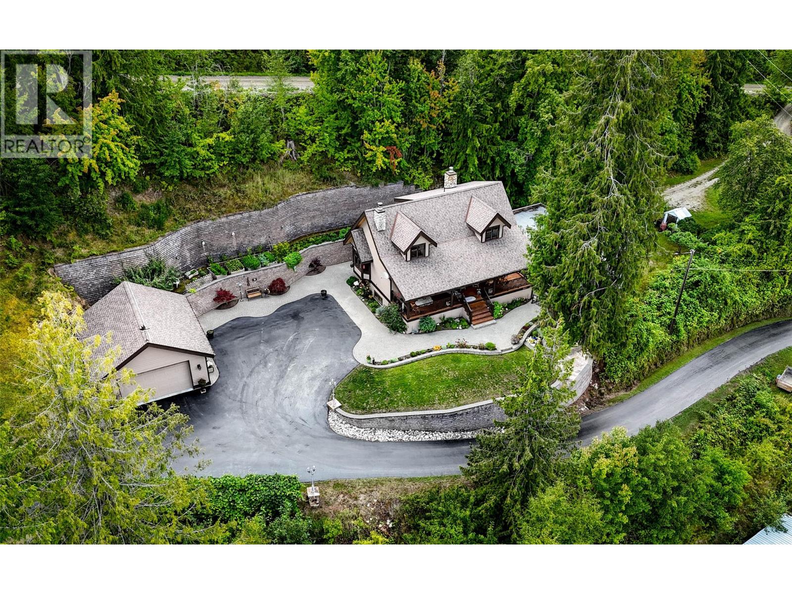 3544 Centre Street, Ainsworth