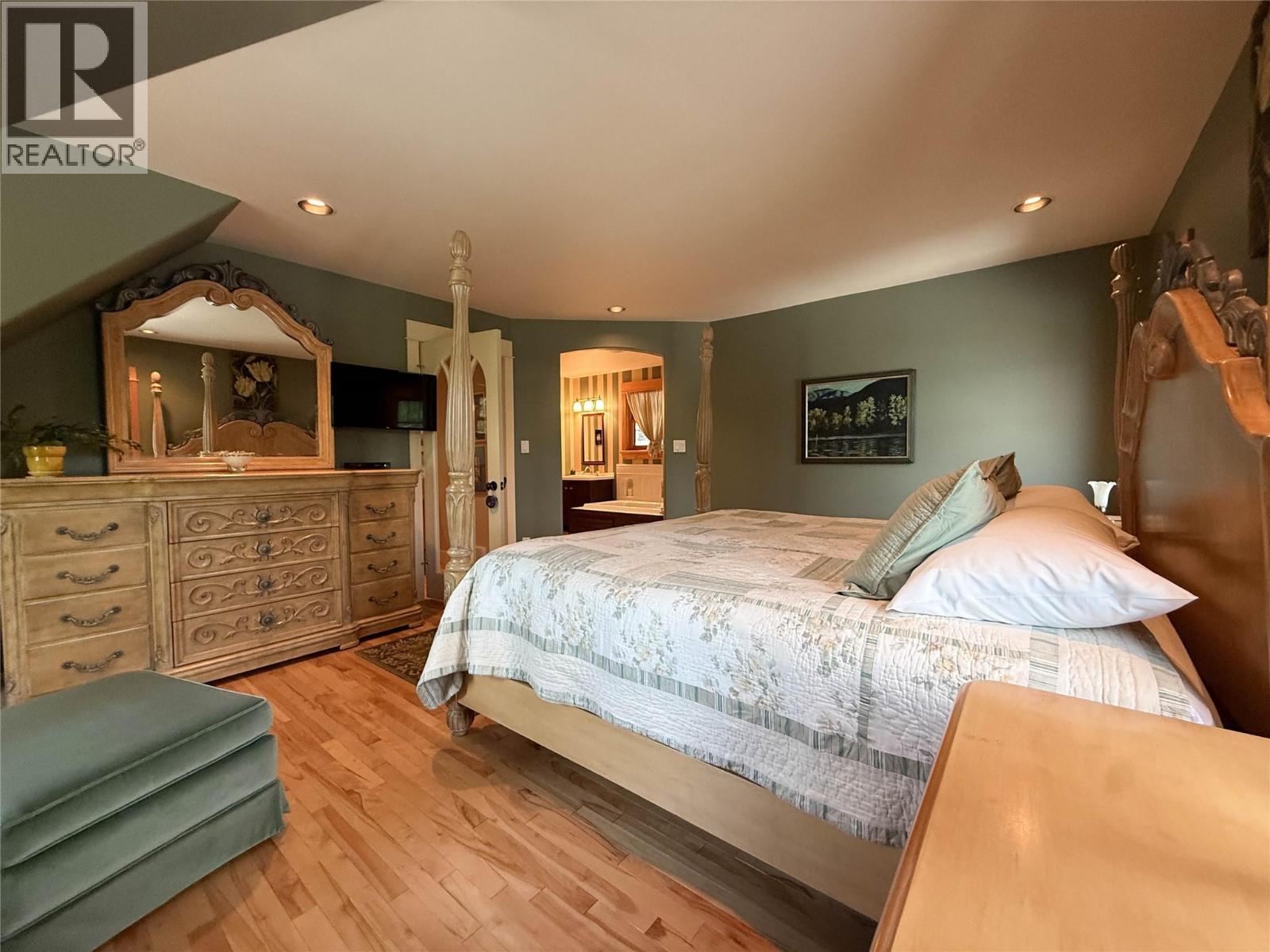 3544 Centre Street, Ainsworth