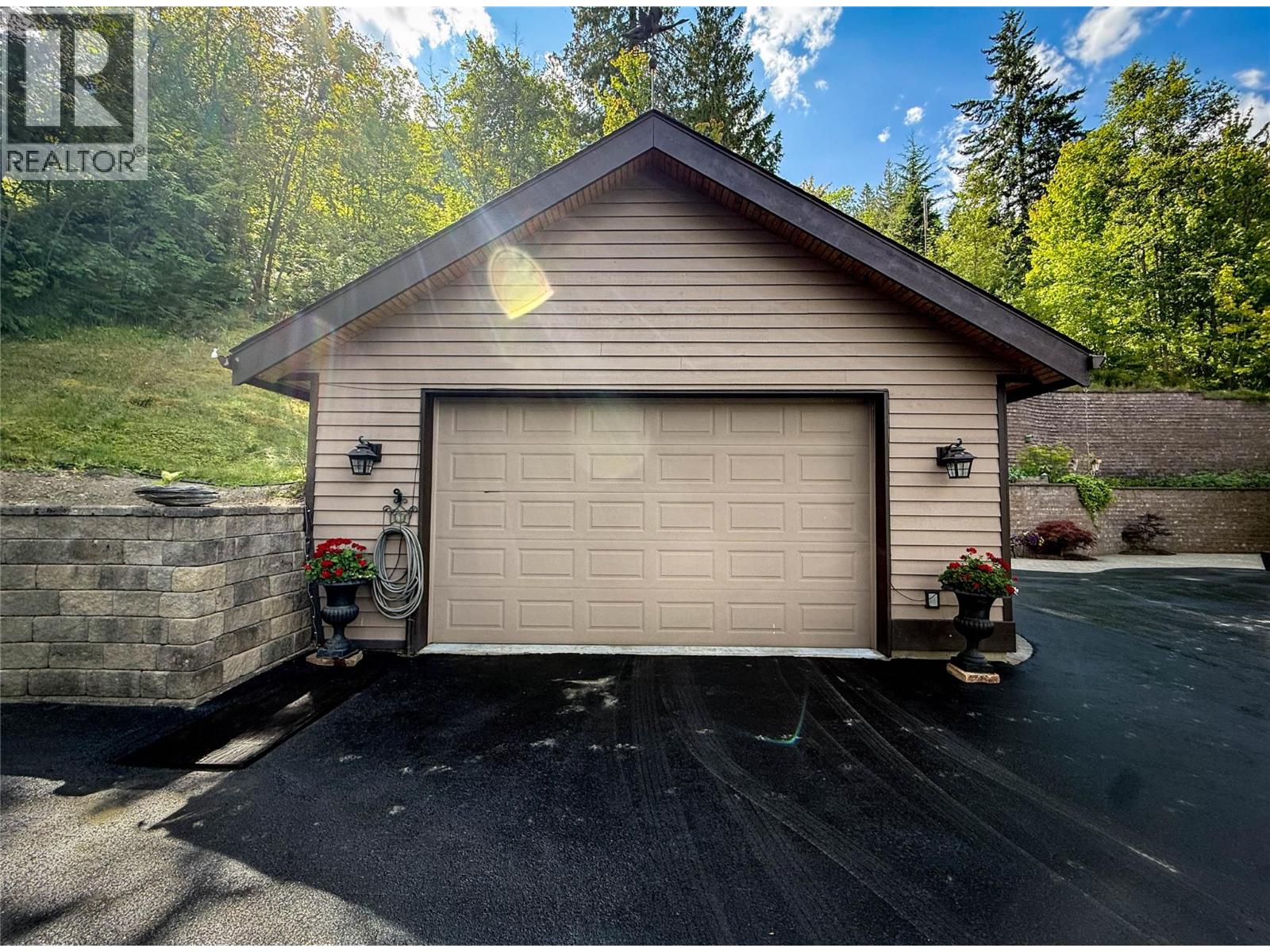 3544 Centre Street, Ainsworth