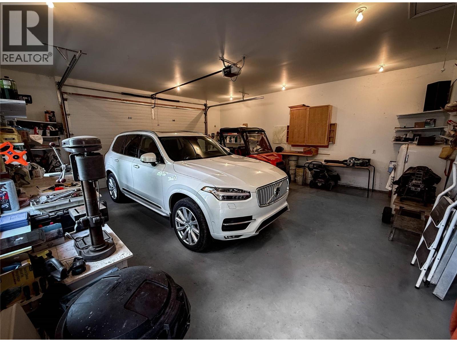 3544 Centre Street, Ainsworth