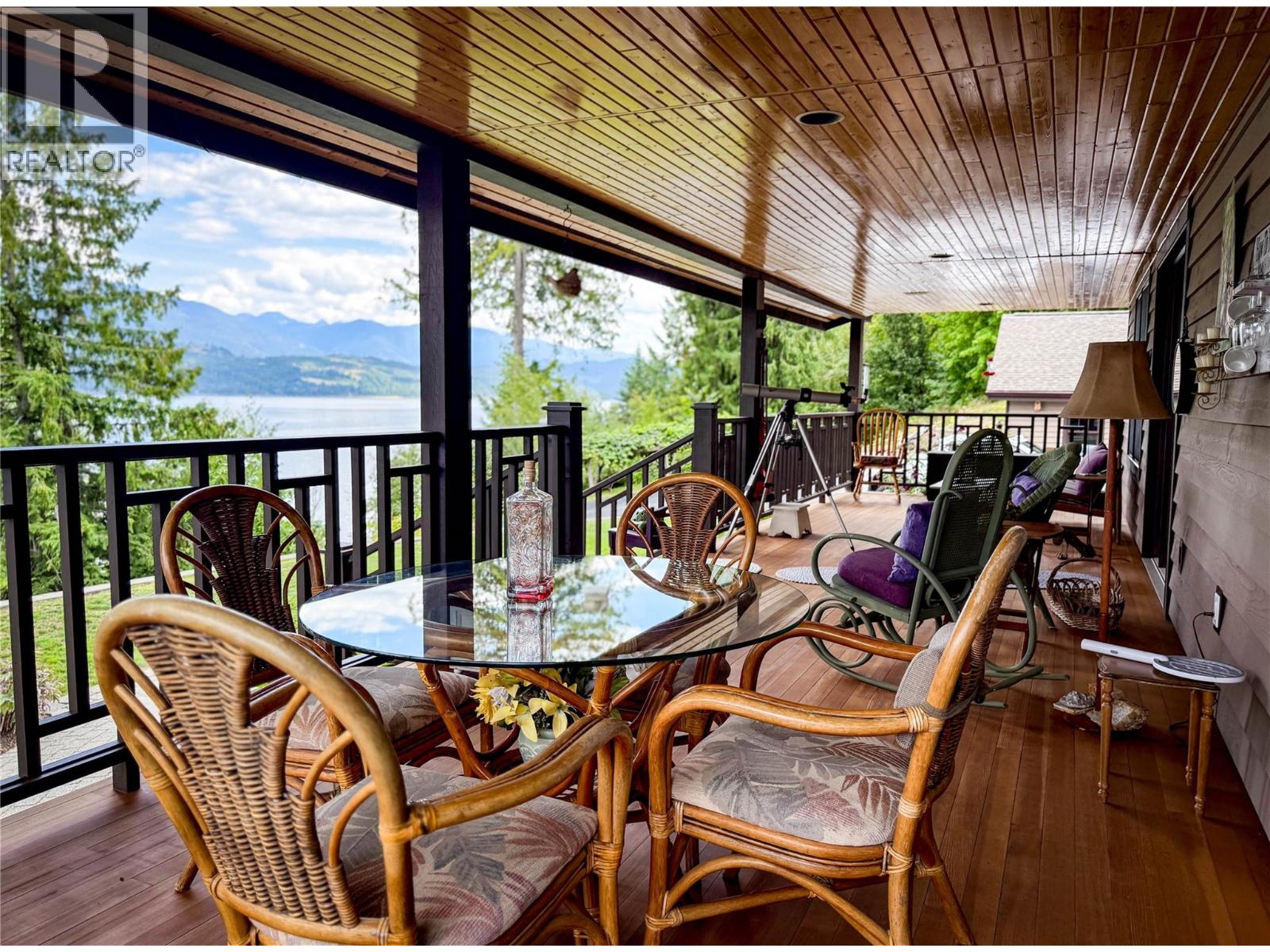 3544 Centre Street, Ainsworth