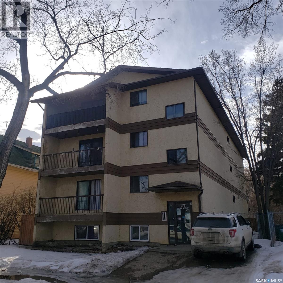 219 N AVENUE S - 1