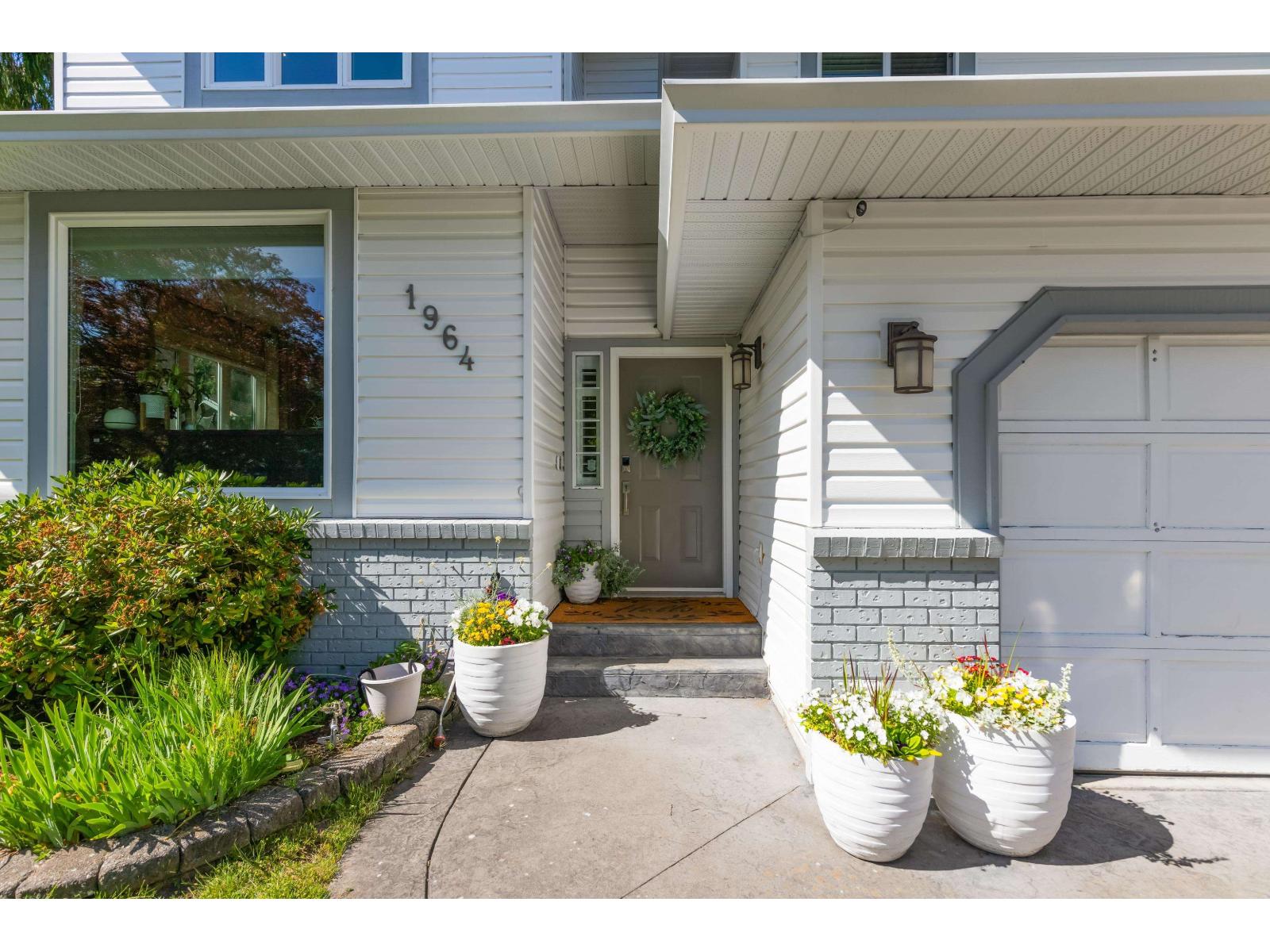 1964 158A Street - photo 2