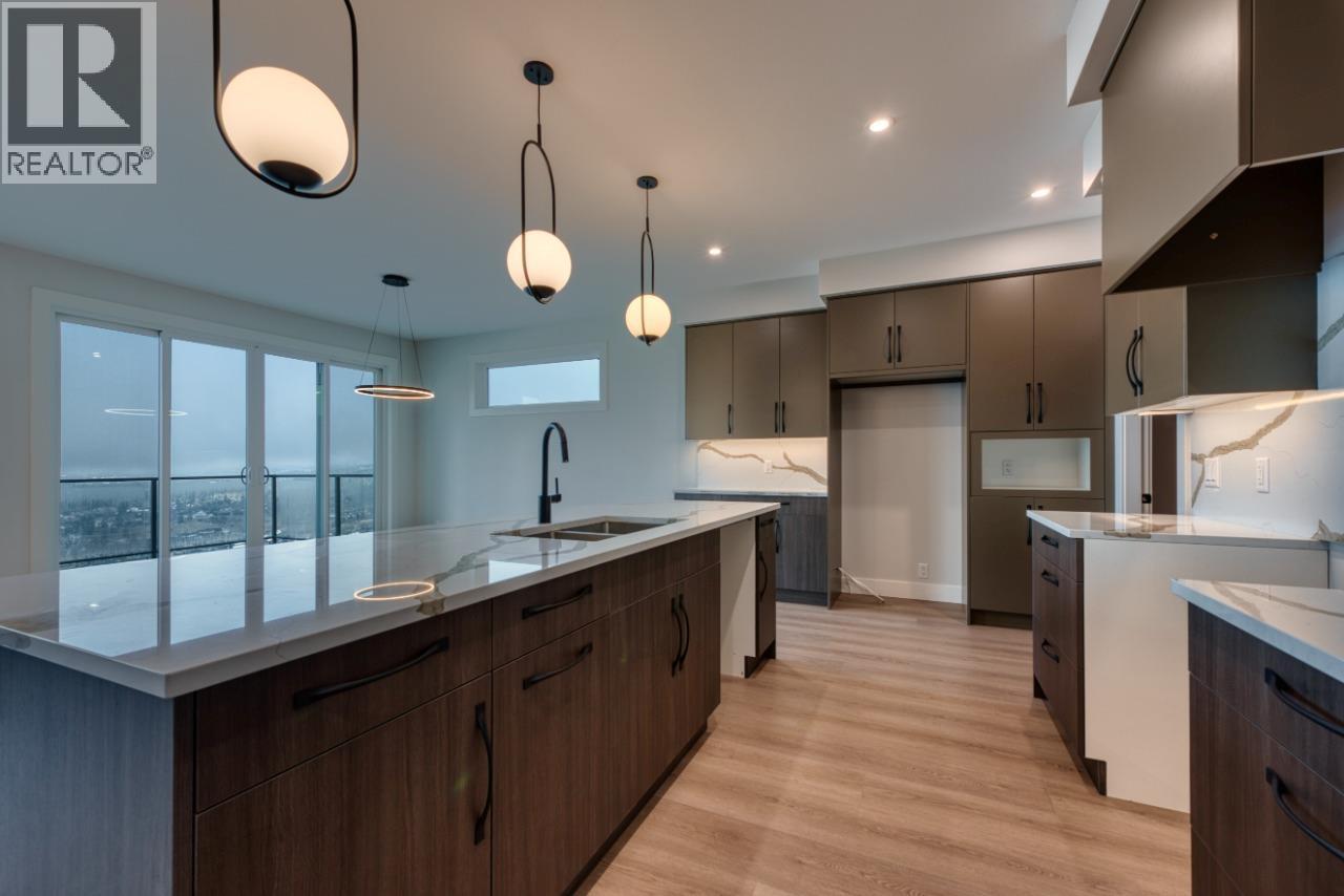  1030 Emslie Street, Kelowna