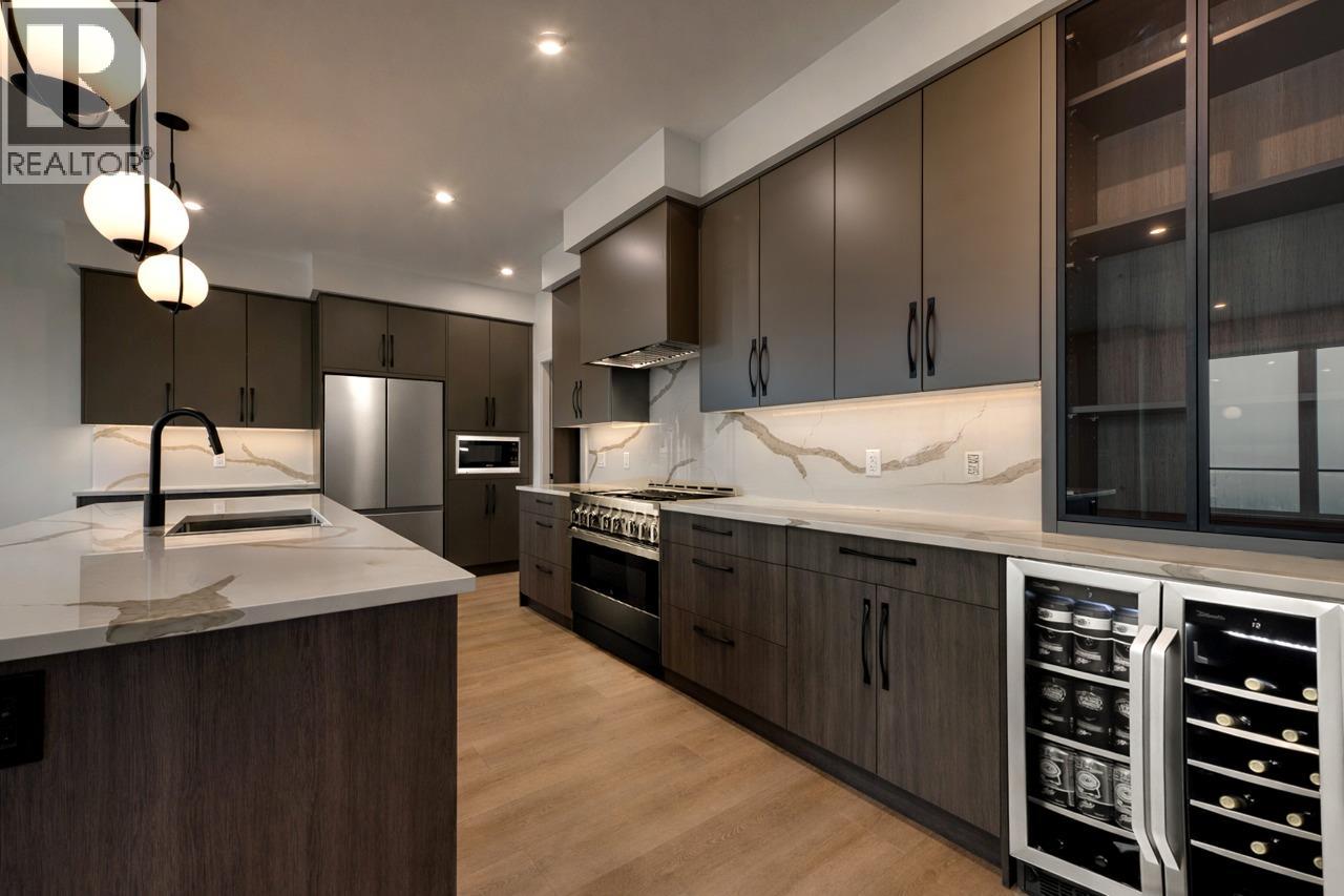  1030 Emslie Street, Kelowna