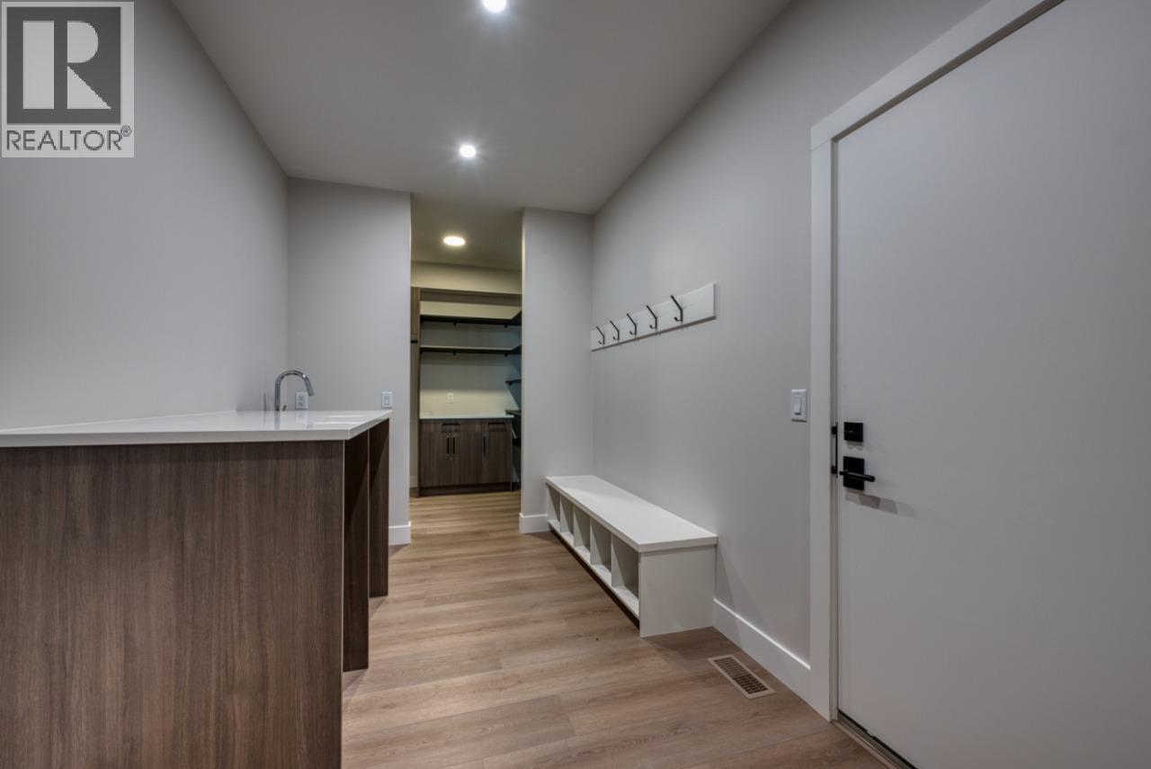  1030 Emslie Street, Kelowna