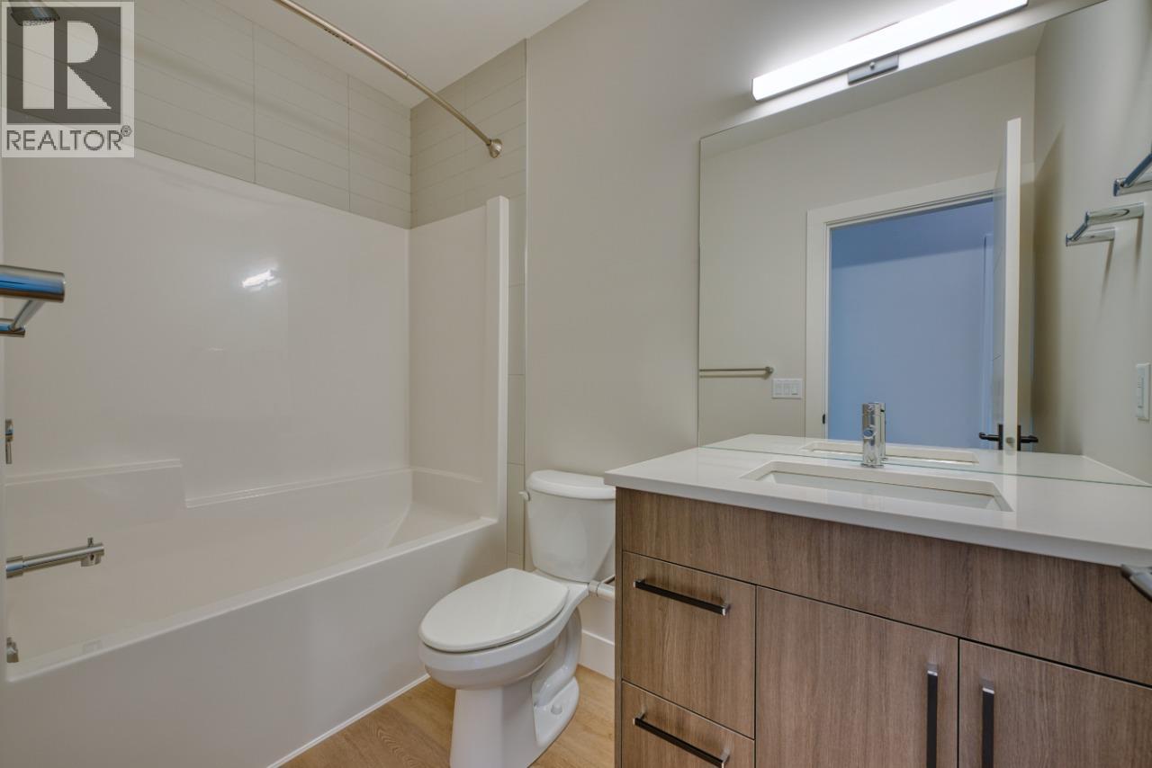  1030 Emslie Street, Kelowna