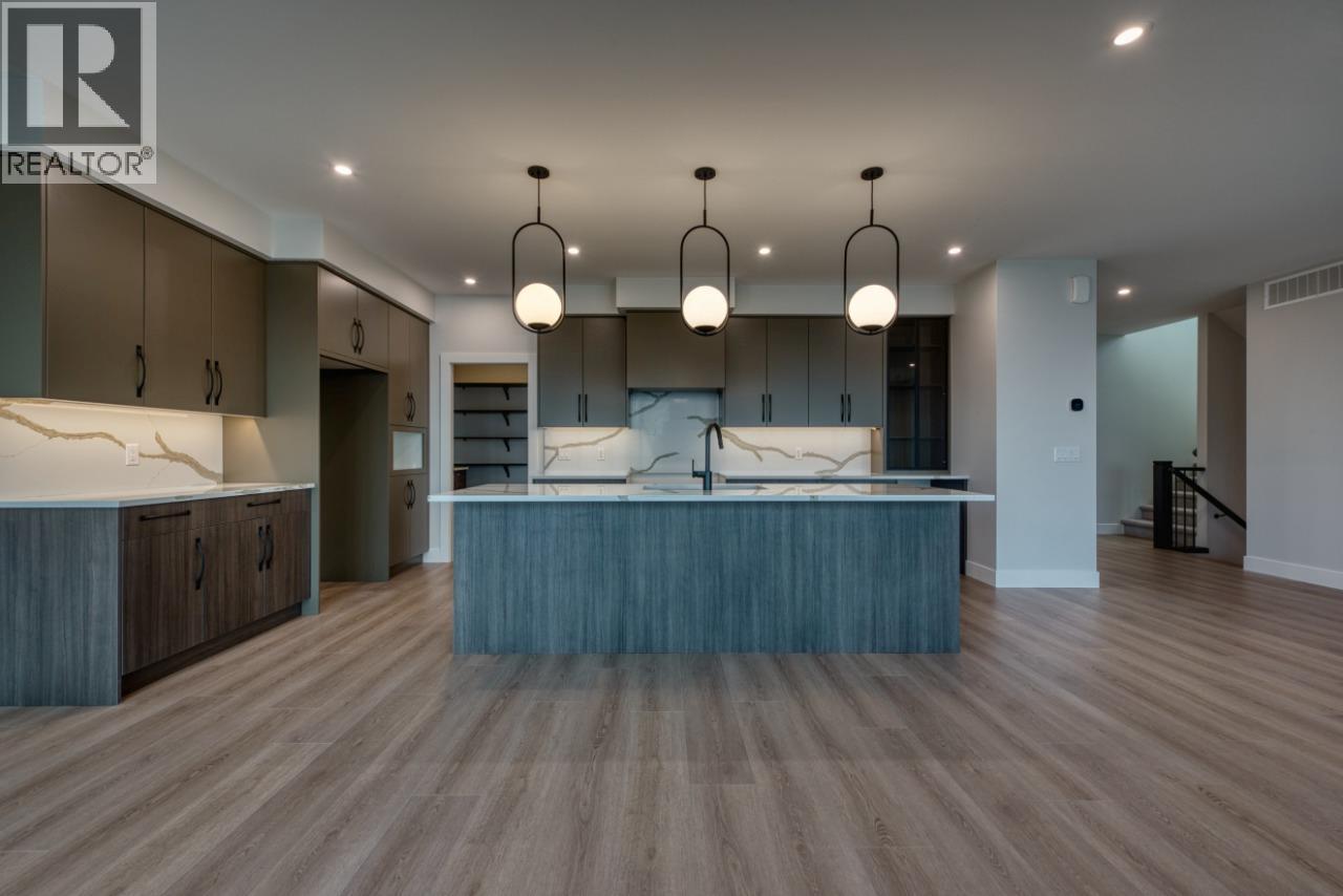  1030 Emslie Street, Kelowna