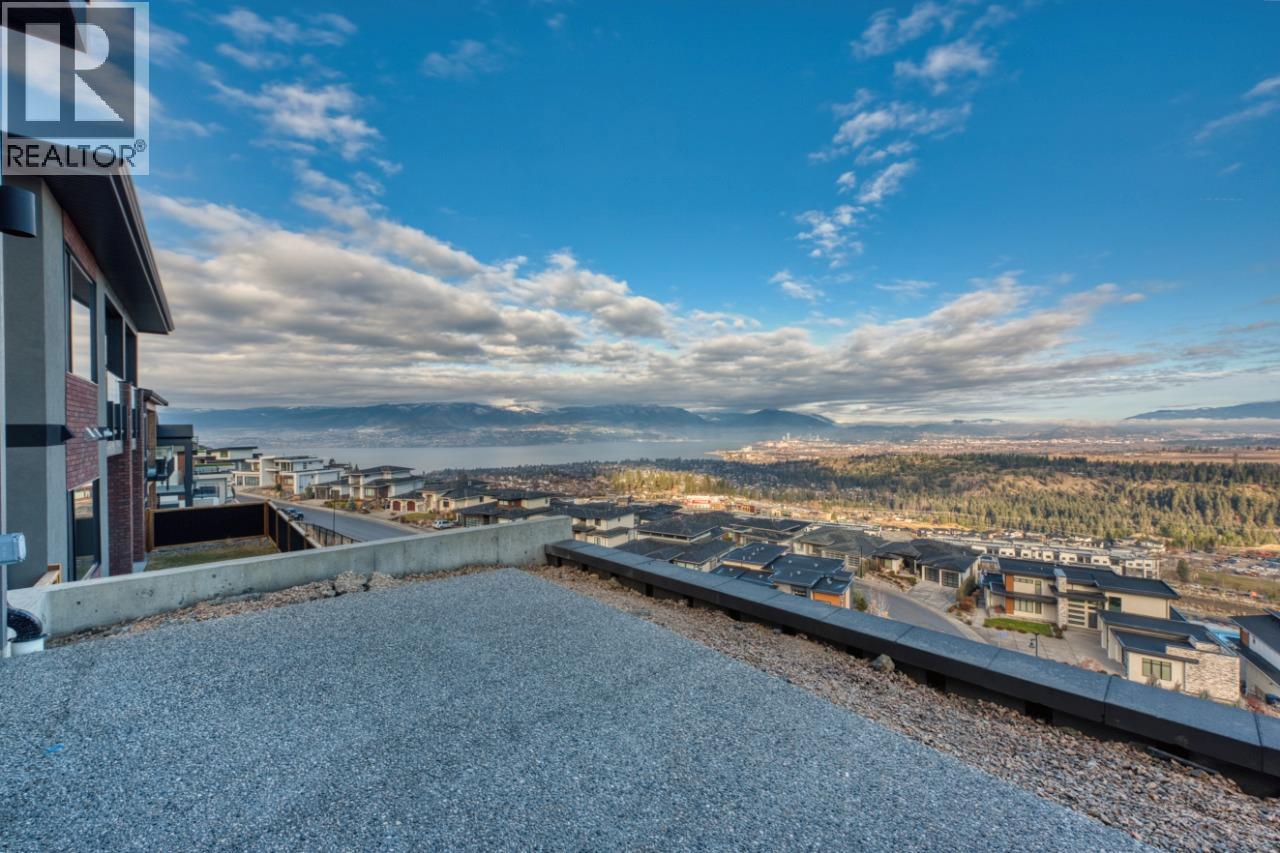  1030 Emslie Street, Kelowna