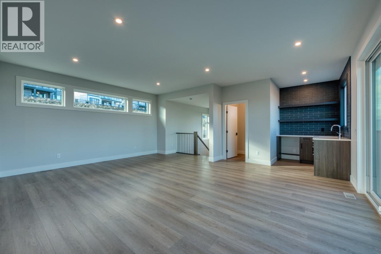  1030 Emslie Street, Kelowna