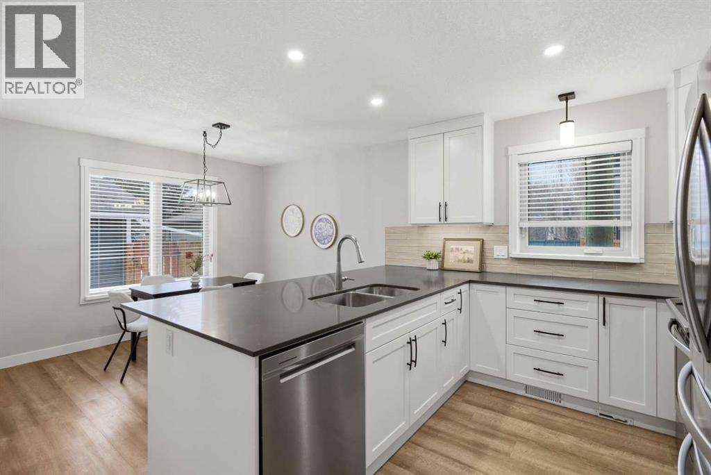 Single Family House for Sale in   Avenue NW Parkdale Calgary 