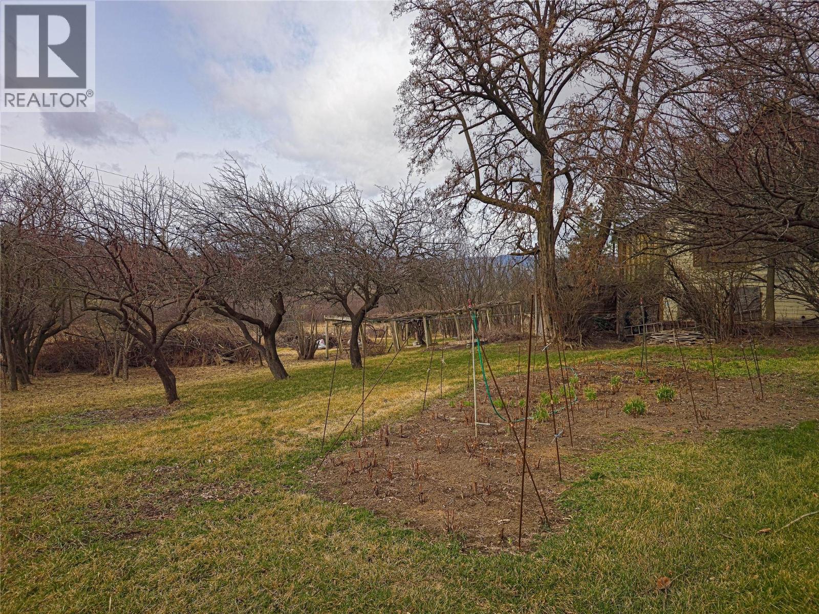  327 97A Highway, Spallumcheen