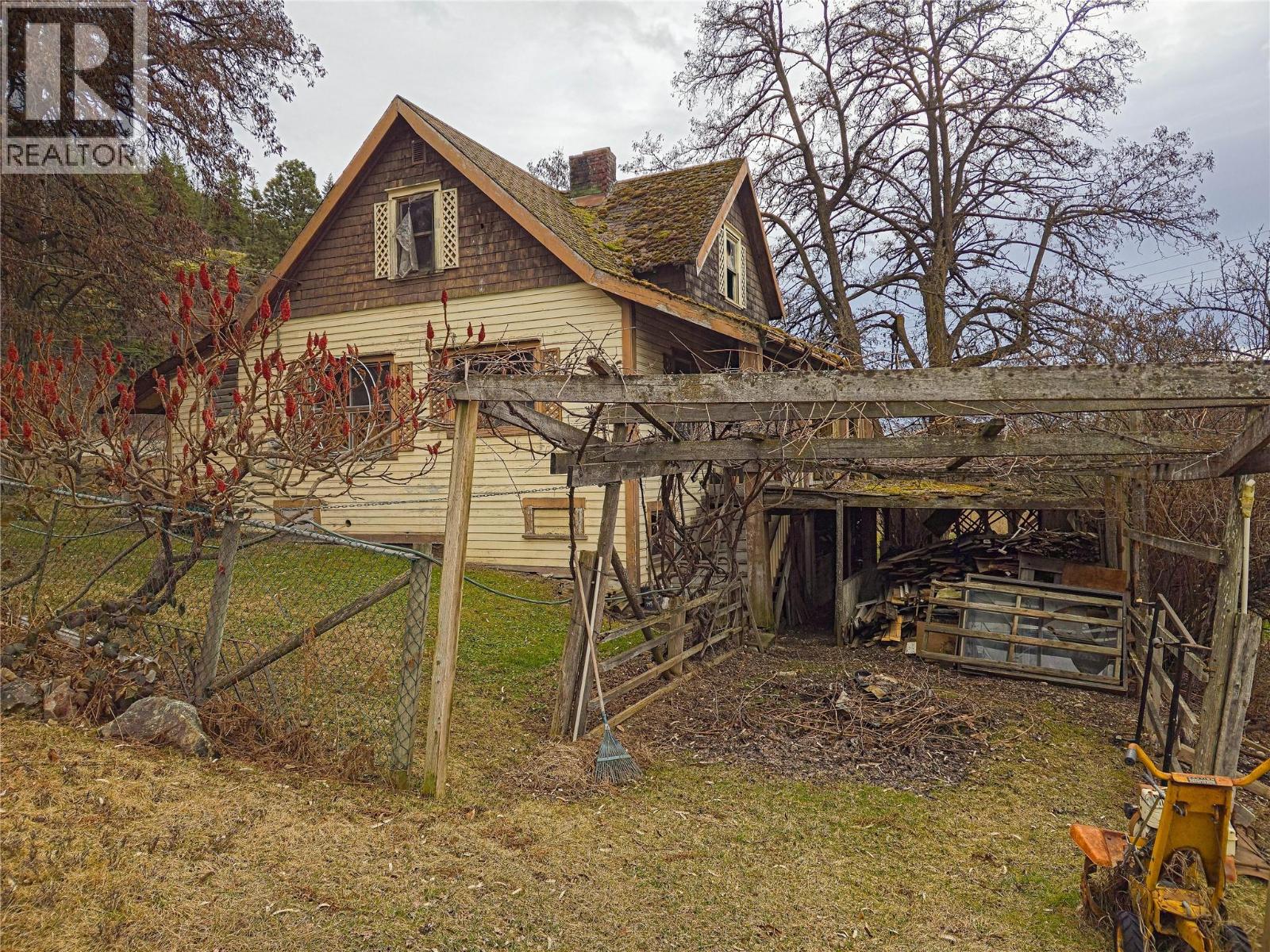  327 97A Highway, Spallumcheen