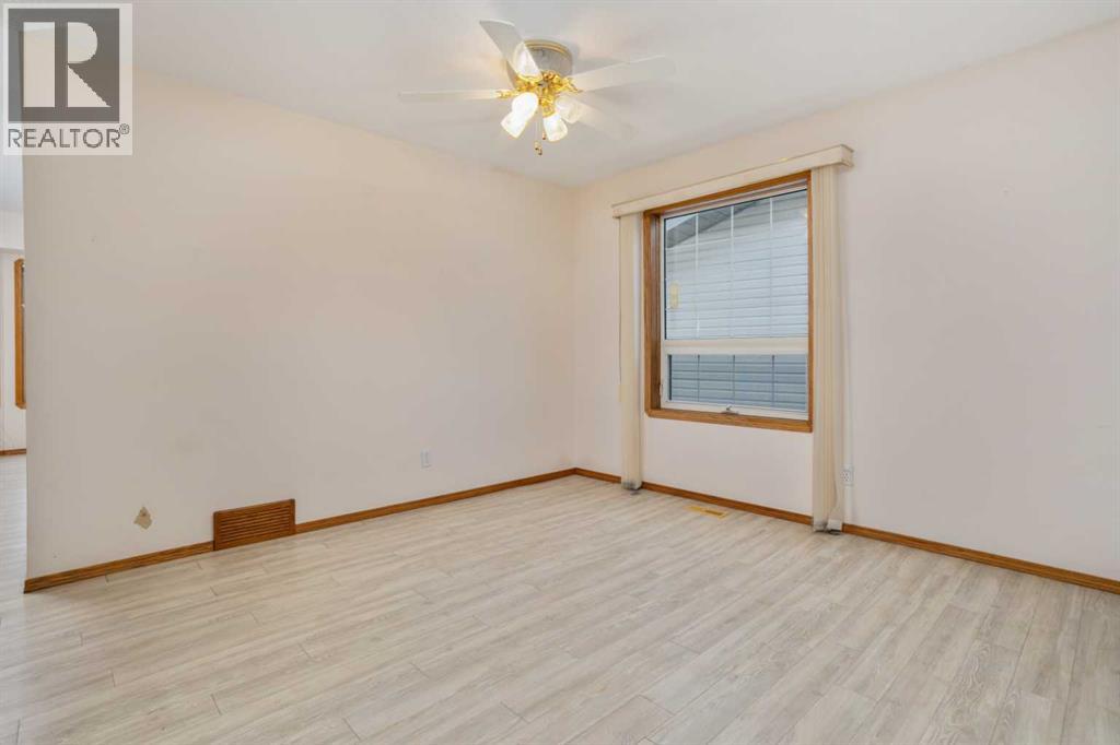 Single Family House Bungalow for Sale in   Avenue Victoria Park Camrose 