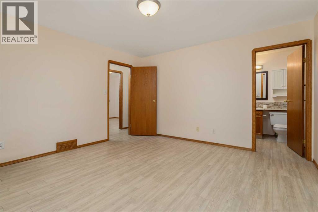 Single Family House Bungalow for Sale in   Avenue Victoria Park Camrose 