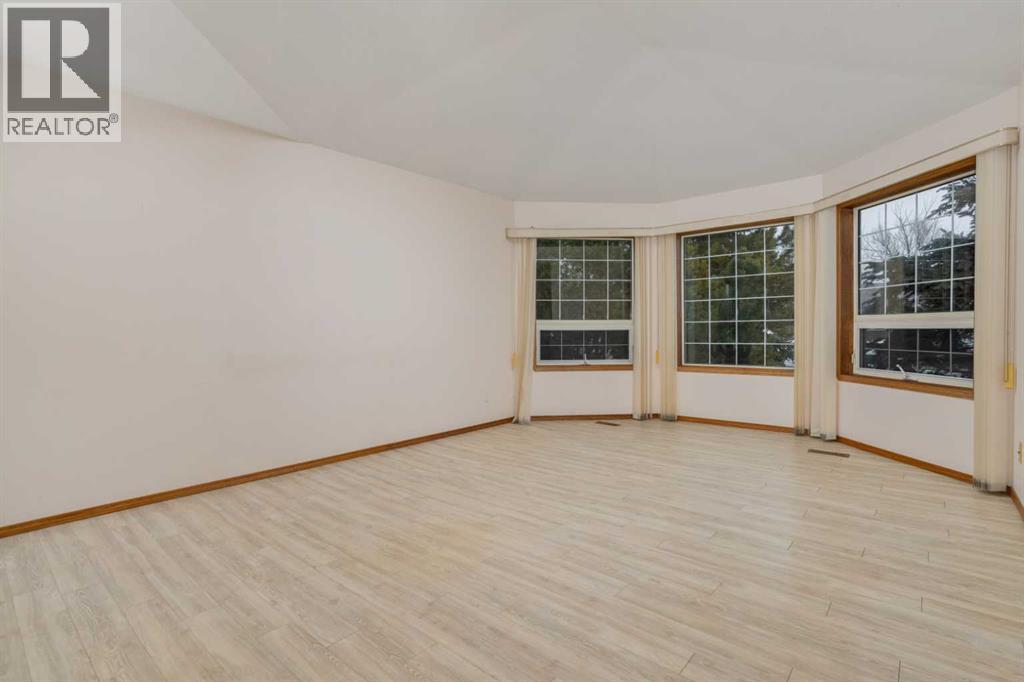 Single Family House Bungalow for Sale in   Avenue Victoria Park Camrose 