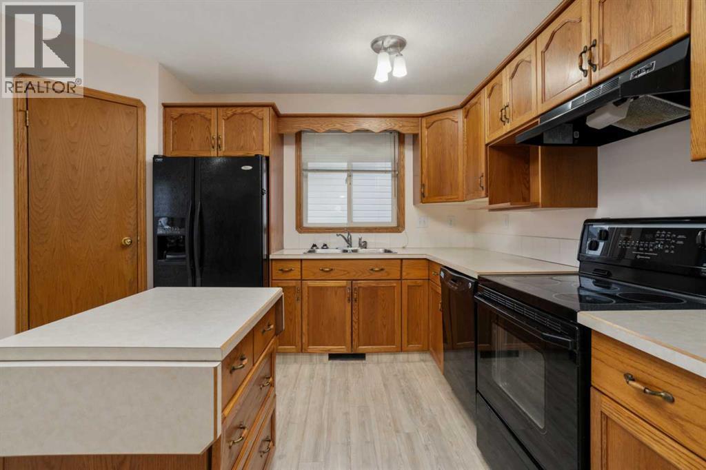 Single Family House Bungalow for Sale in   Avenue Victoria Park Camrose 