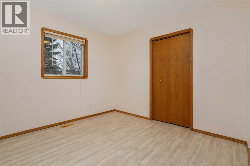 Single Family House Bungalow for Sale in   Avenue Victoria Park Camrose 