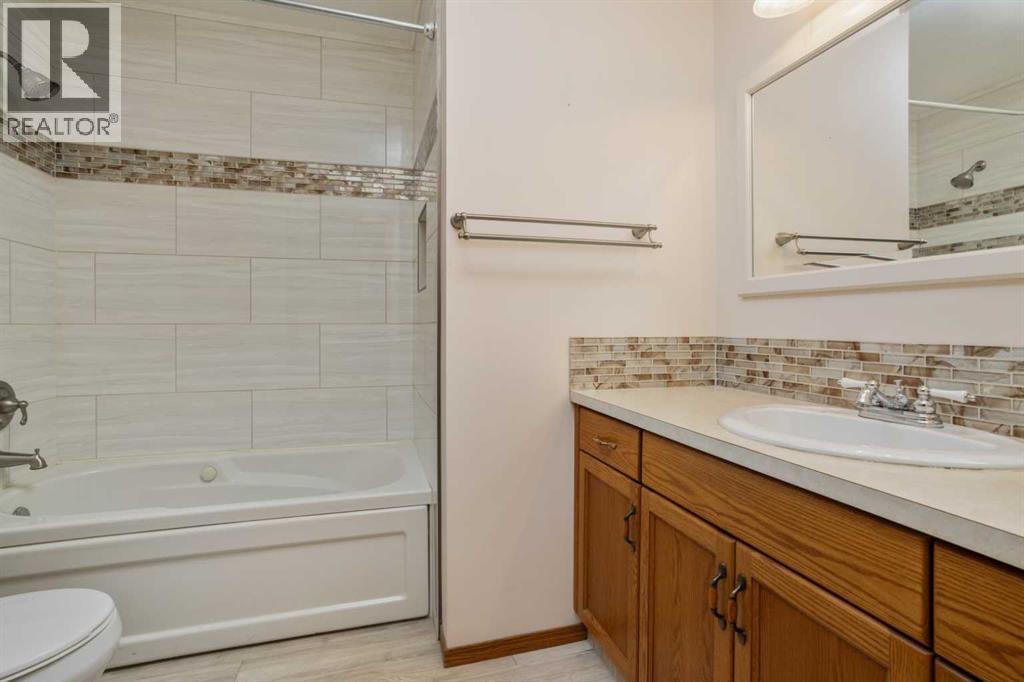 Single Family House Bungalow for Sale in   Avenue Victoria Park Camrose 