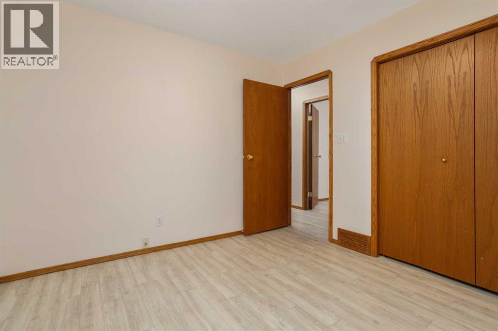 Single Family House Bungalow for Sale in   Avenue Victoria Park Camrose 