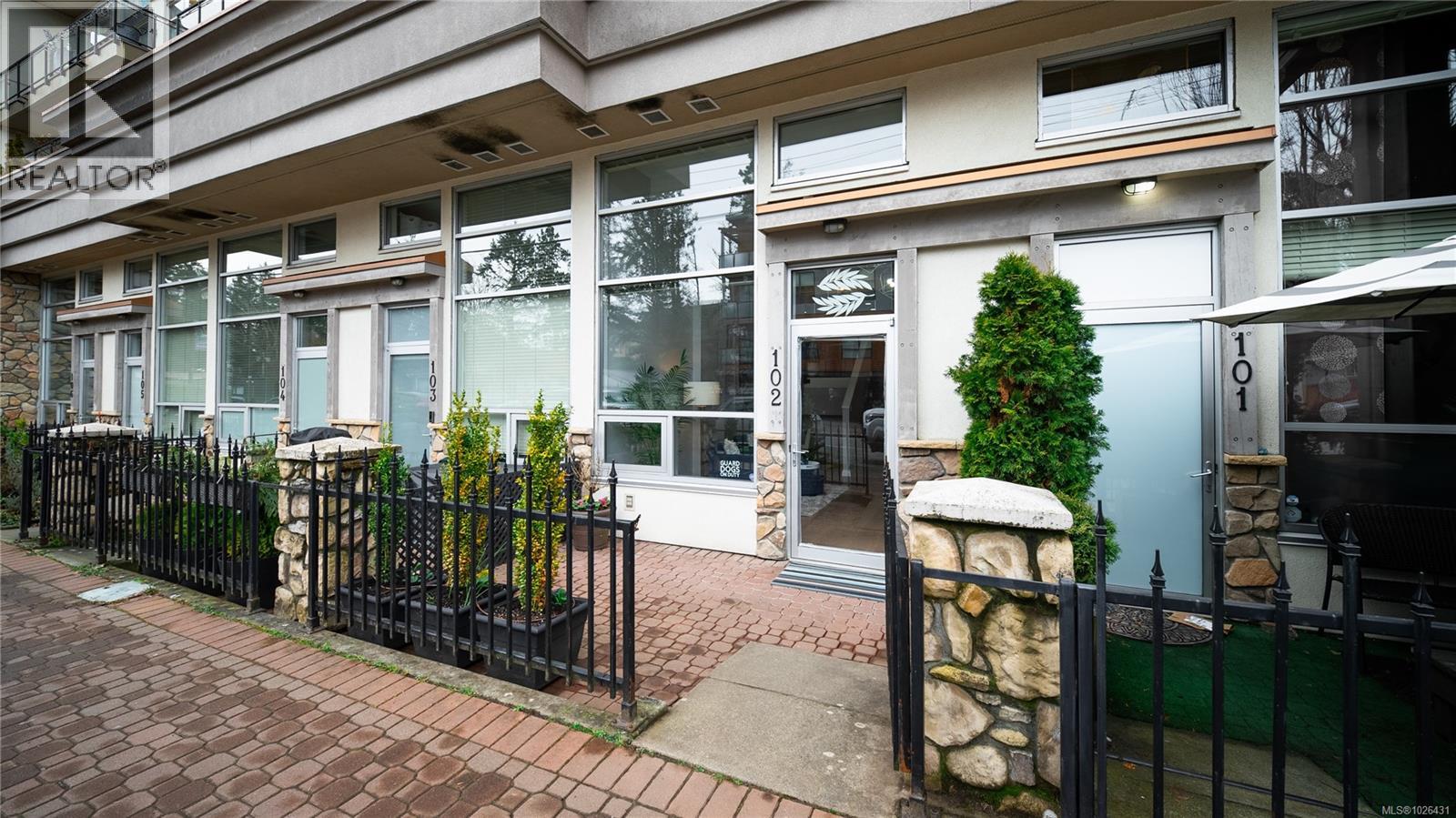 #102 866 GOLDSTREAM AVE - Image 3