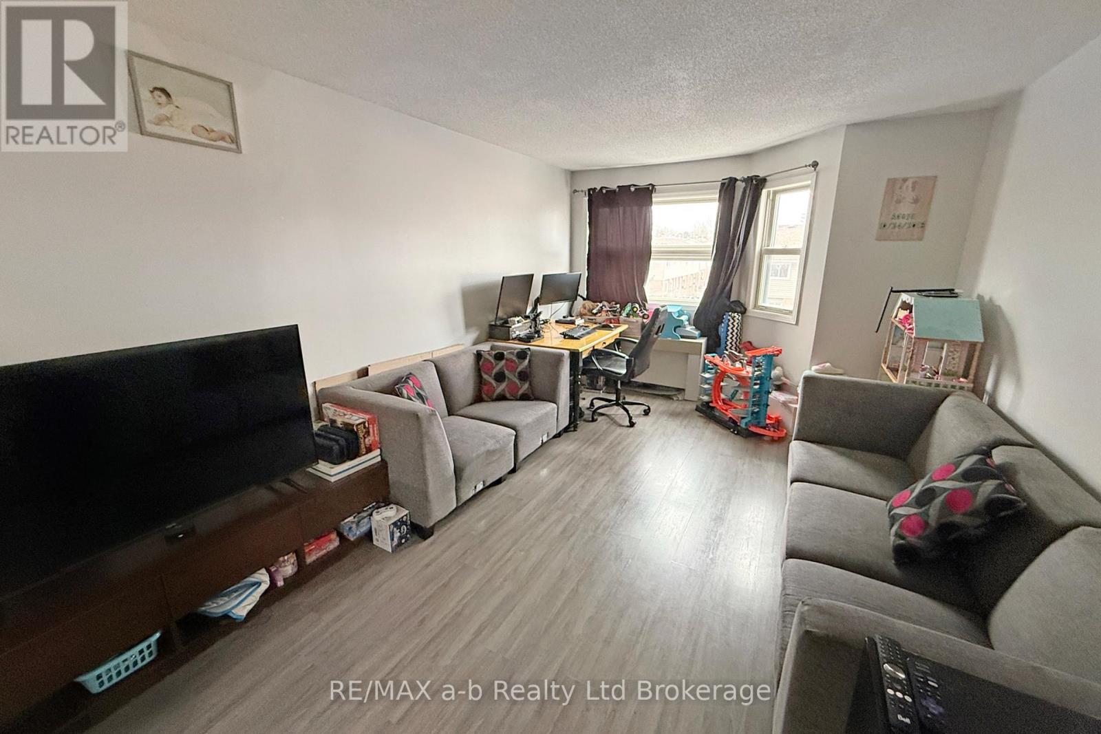 #36 64 HIAWATHA ROAD - 11