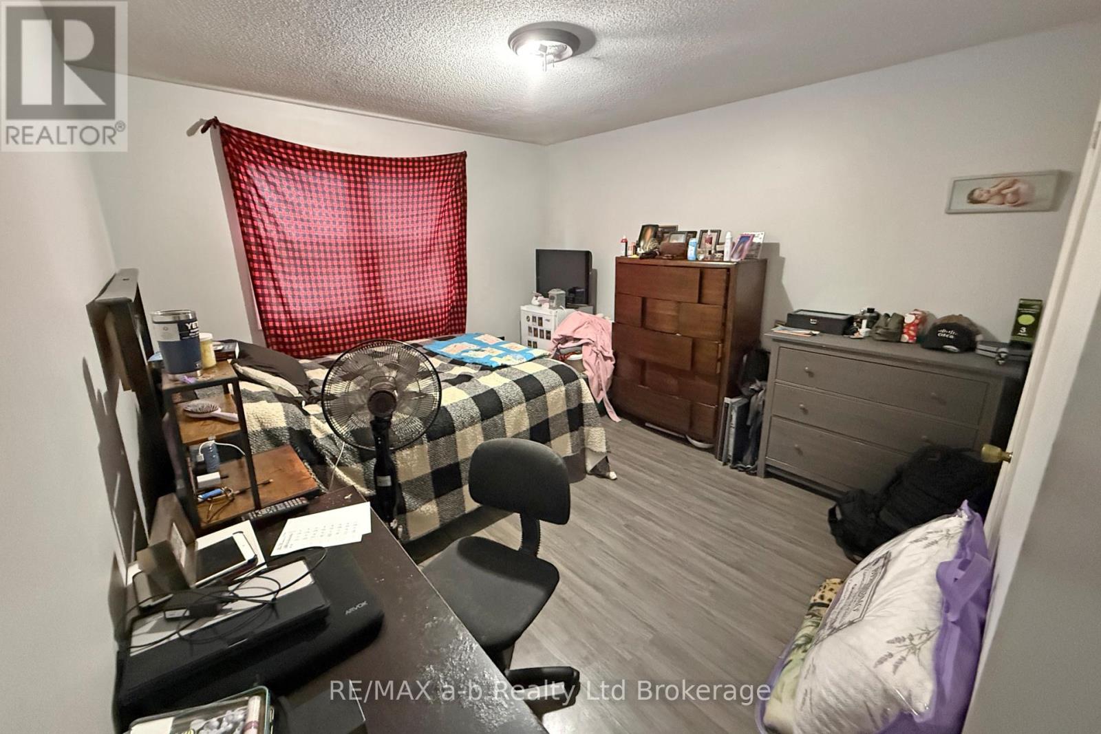 #36 64 HIAWATHA ROAD - 17