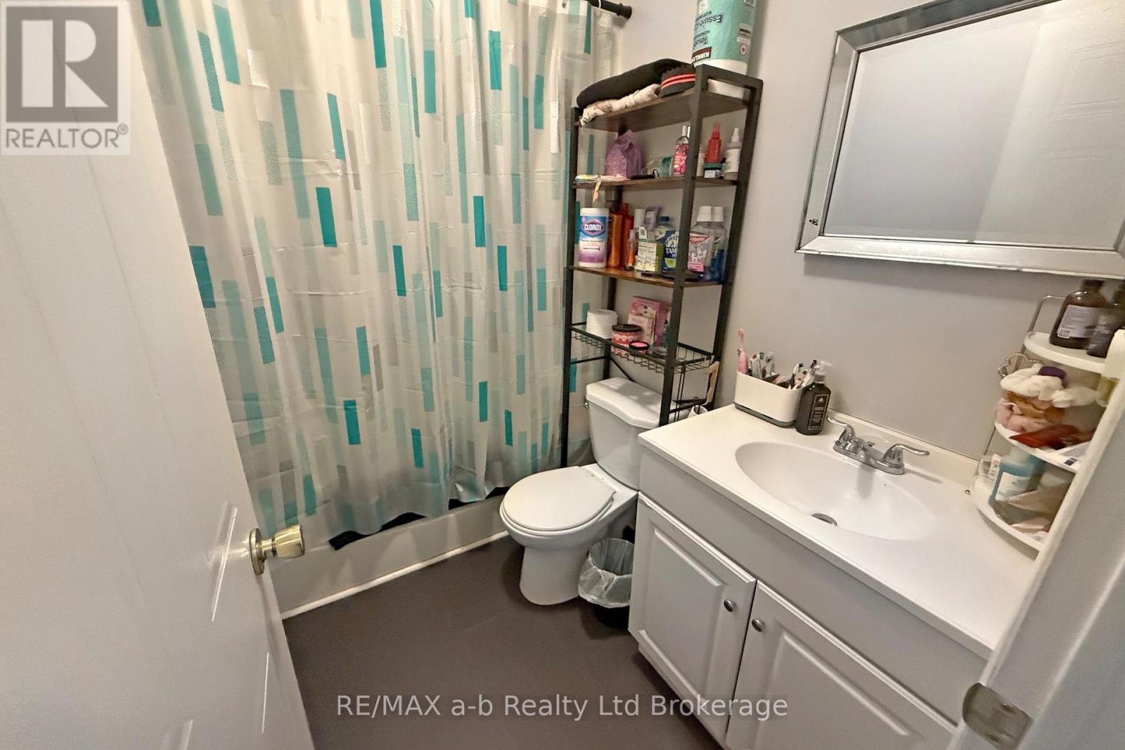 #36 64 HIAWATHA ROAD - 19