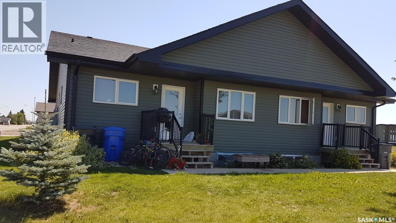 #1 201 CARLYLE AVENUE - 1