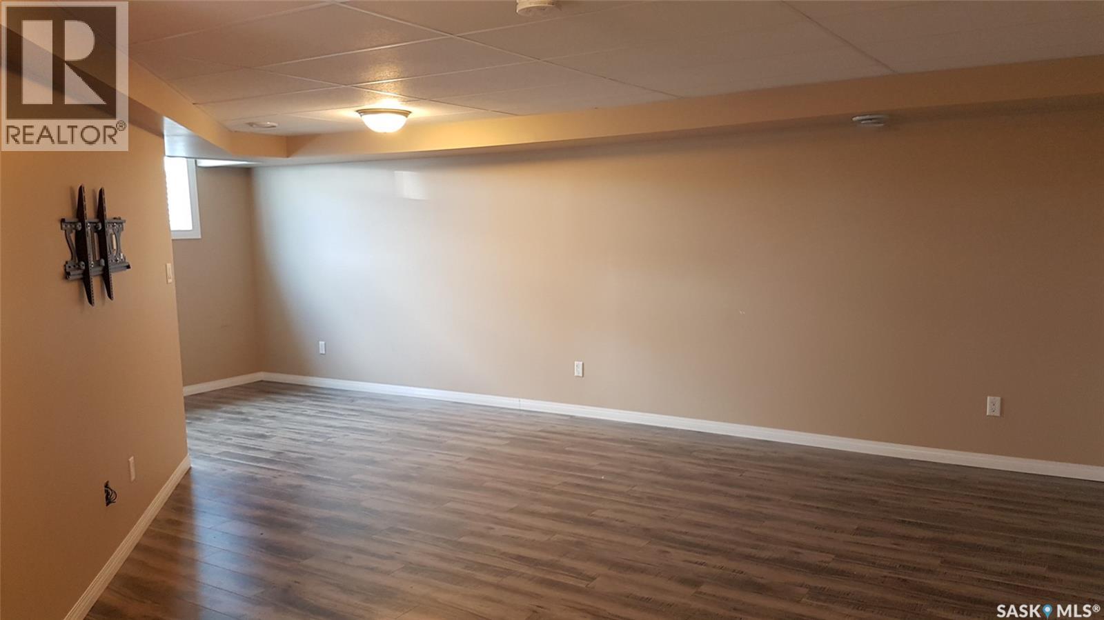 #1 201 CARLYLE AVENUE - 10