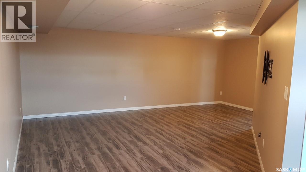 #1 201 CARLYLE AVENUE - 11