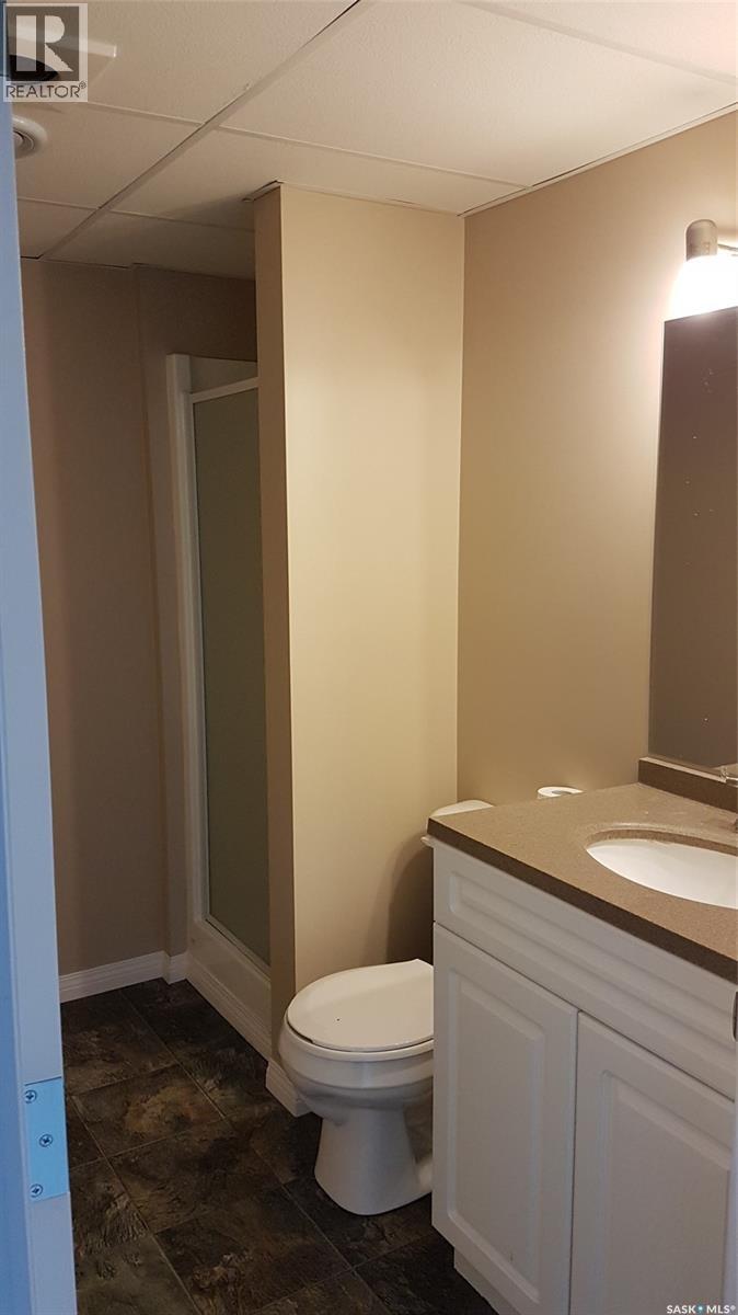 #1 201 CARLYLE AVENUE - 12