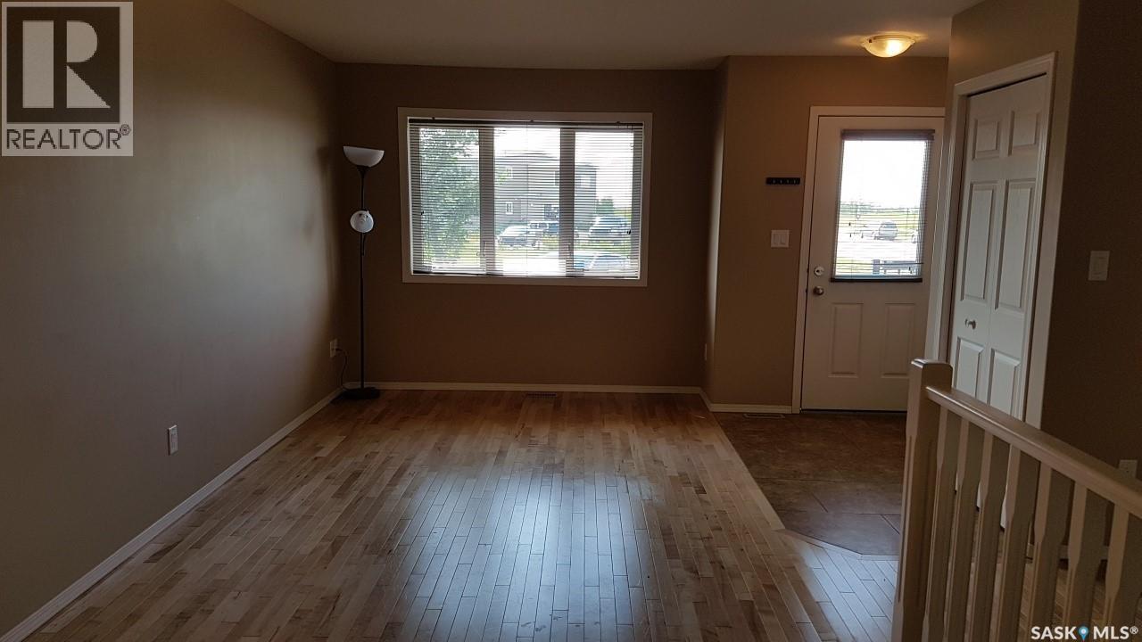 #1 201 CARLYLE AVENUE - 6
