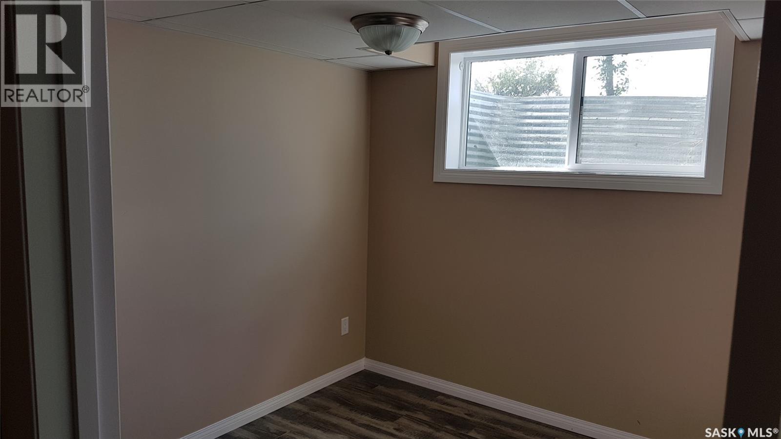 #1 201 CARLYLE AVENUE - 7