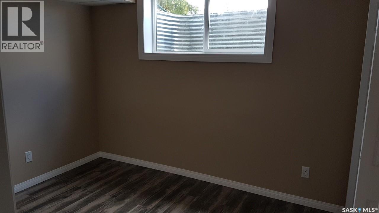 #1 201 CARLYLE AVENUE - 8