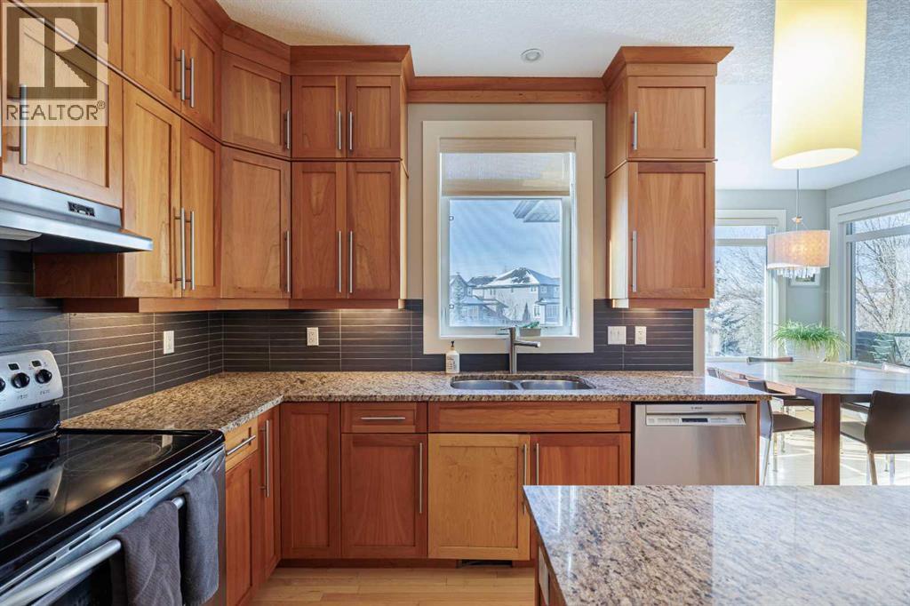 Single Family House for Sale in  Tuscany Estates Crescent NW Tuscany Calgary 