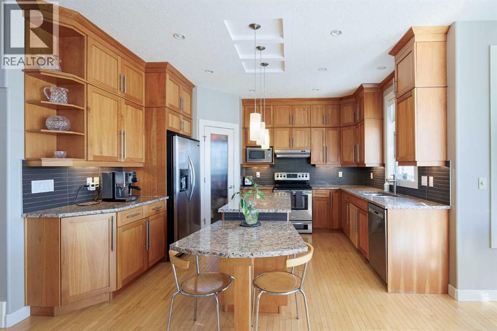 Single Family House for Sale in  Tuscany Estates Crescent NW Tuscany Calgary 