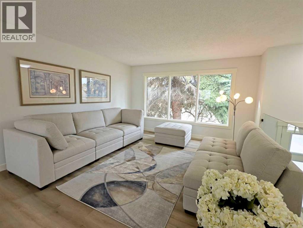 Single Family House Bi-level for Sale in   Street NW Silver Springs Calgary 