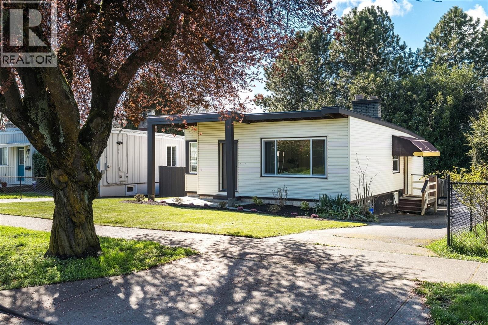  3166 Alder Street, Victoria