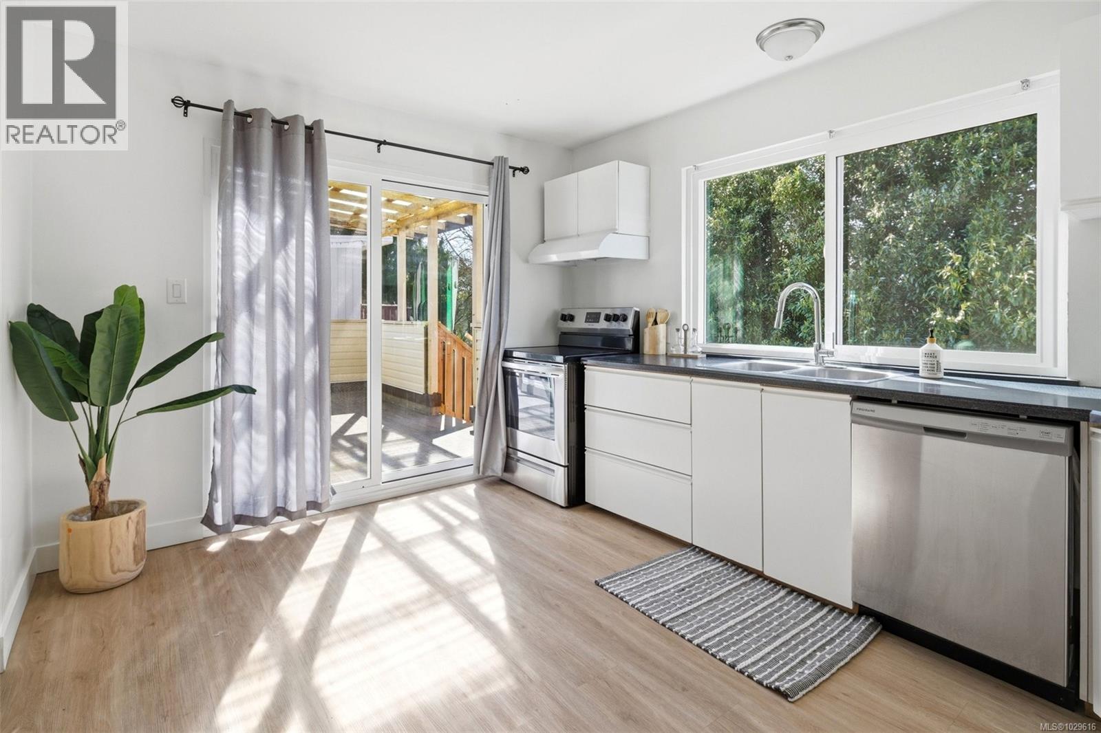  3166 Alder Street, Victoria