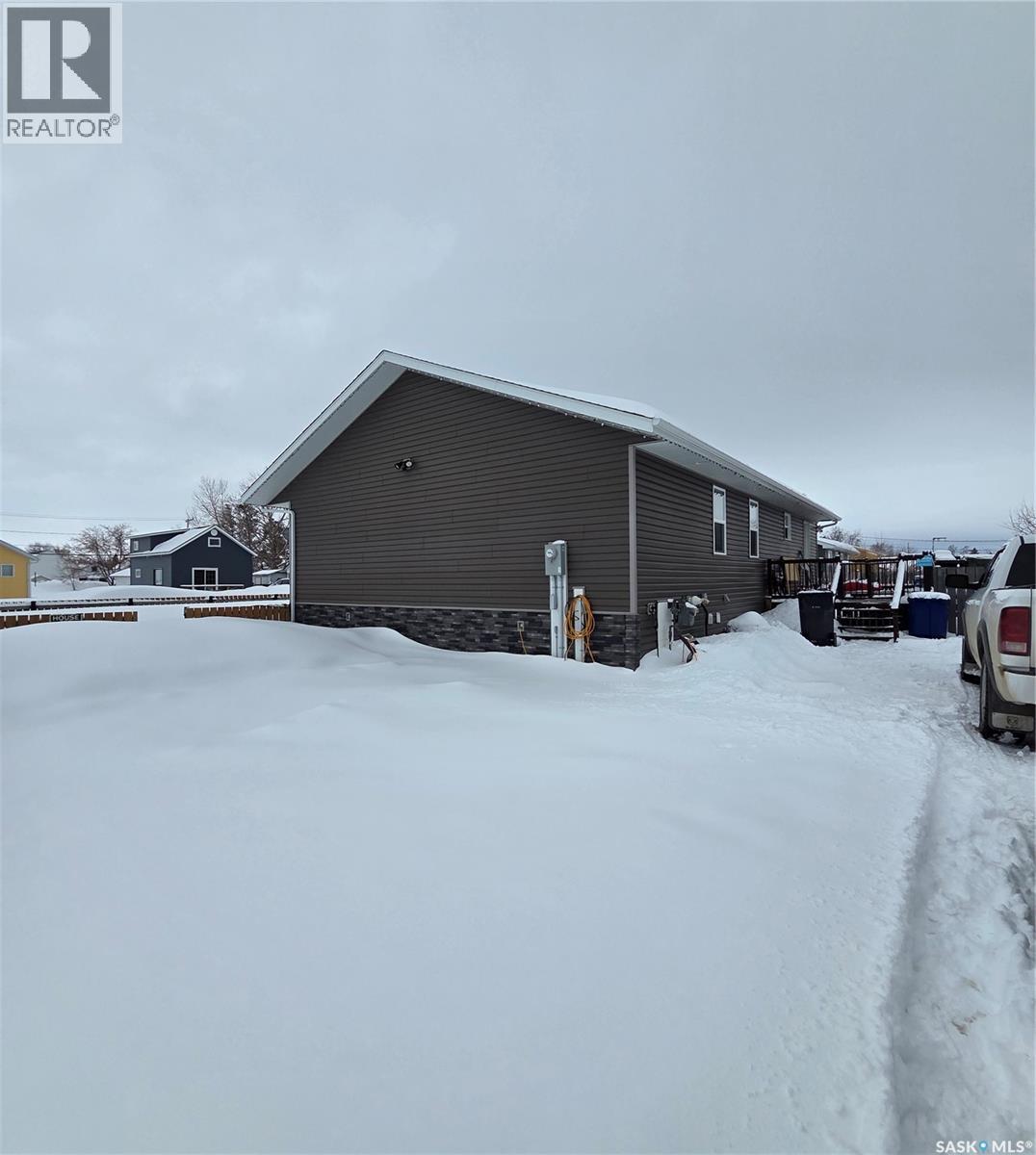 401 6TH AVENUE W - Image 2
