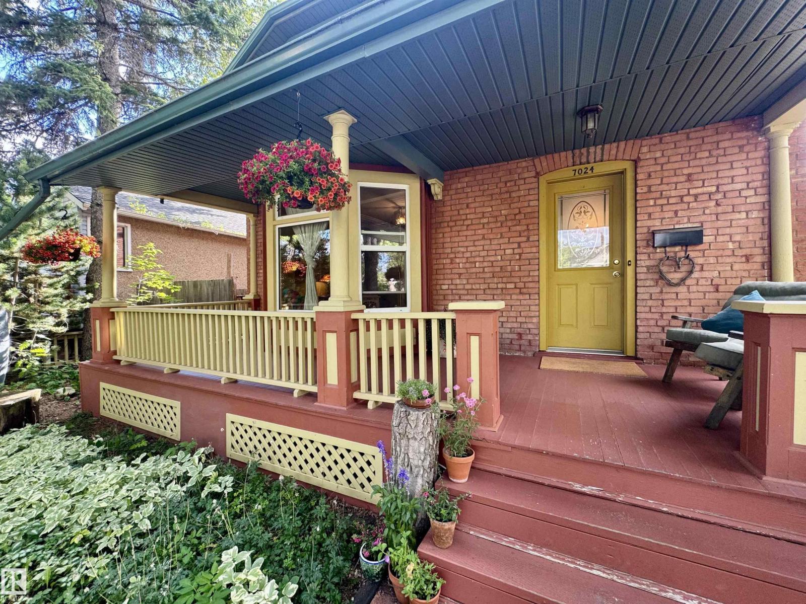 7024 105A ST NW - 4