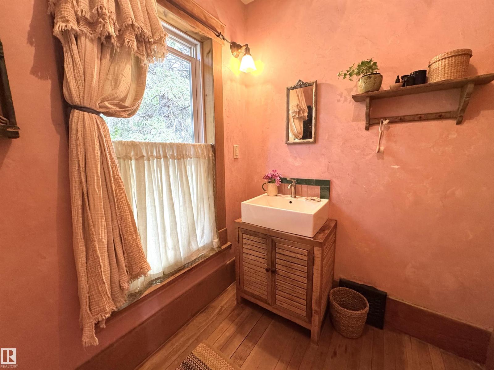 7024 105A ST NW - 28