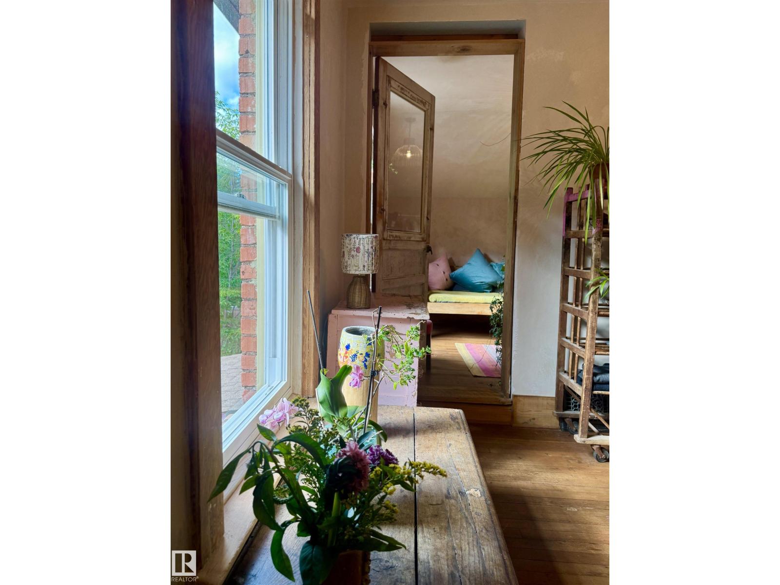 7024 105A ST NW - 32