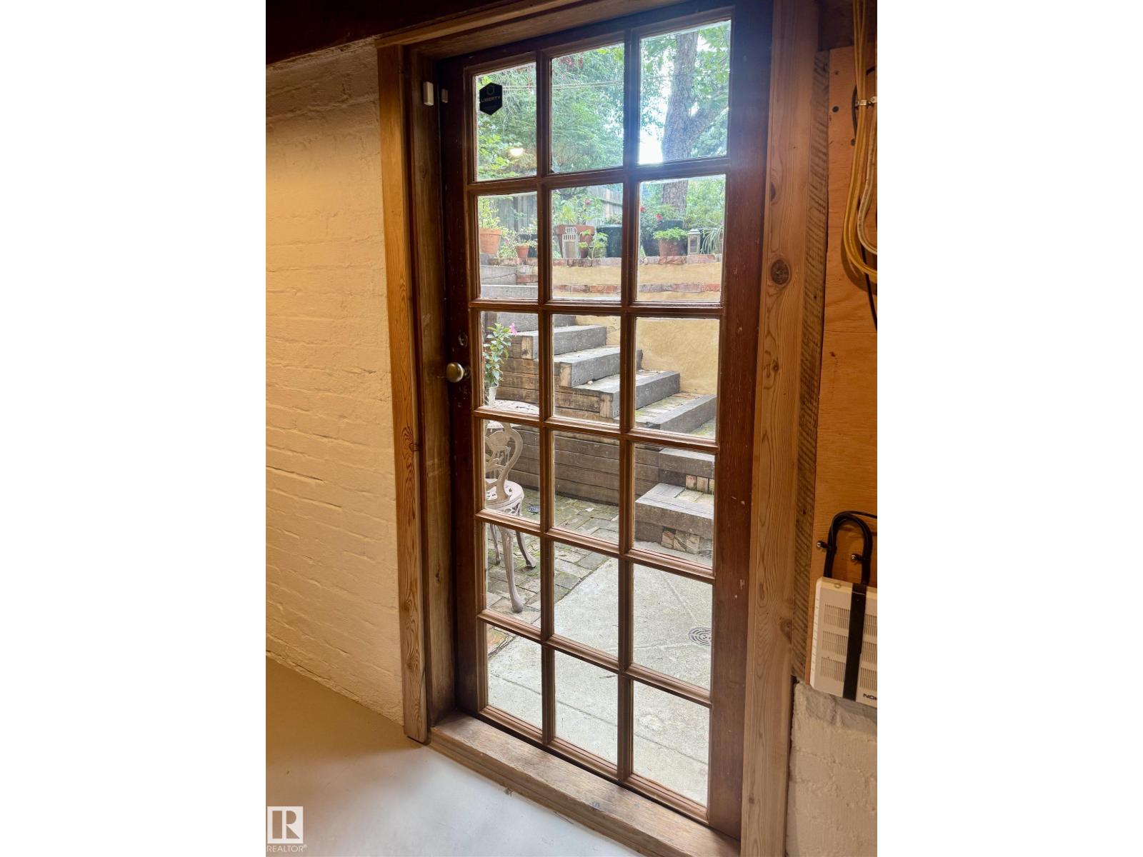 7024 105A ST NW - 42