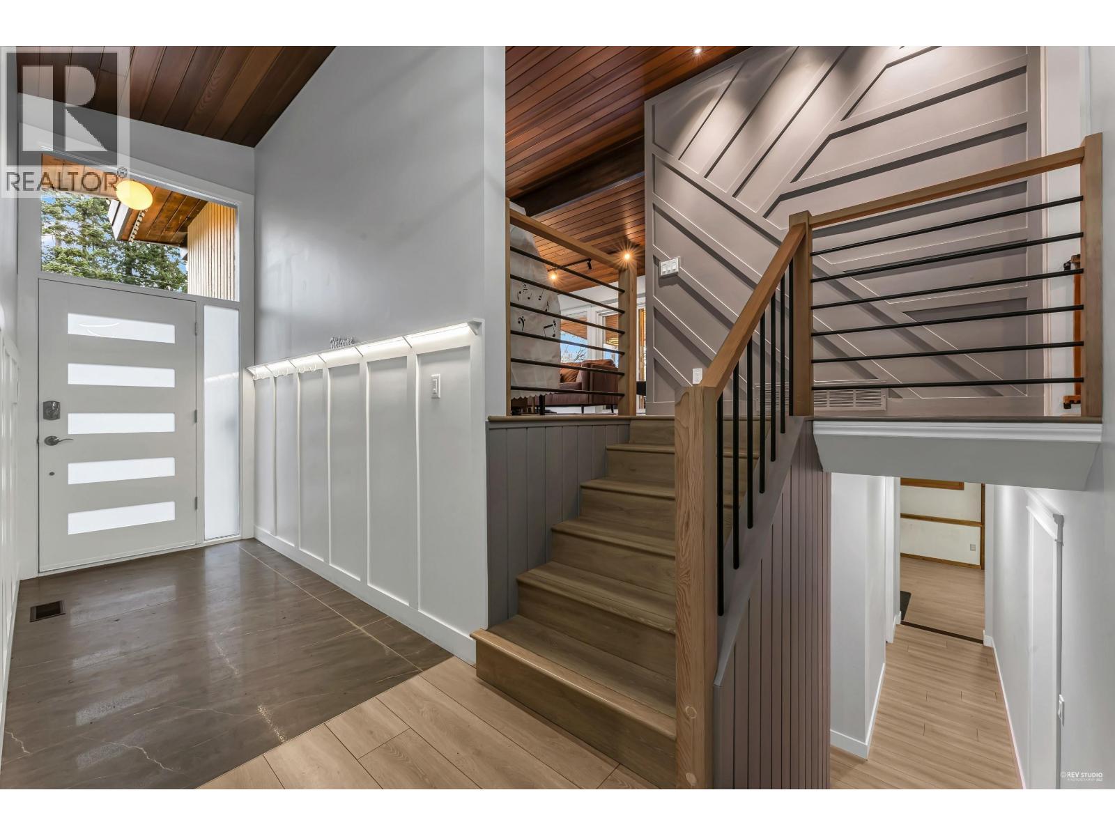 5068 7B Avenue - photo 2