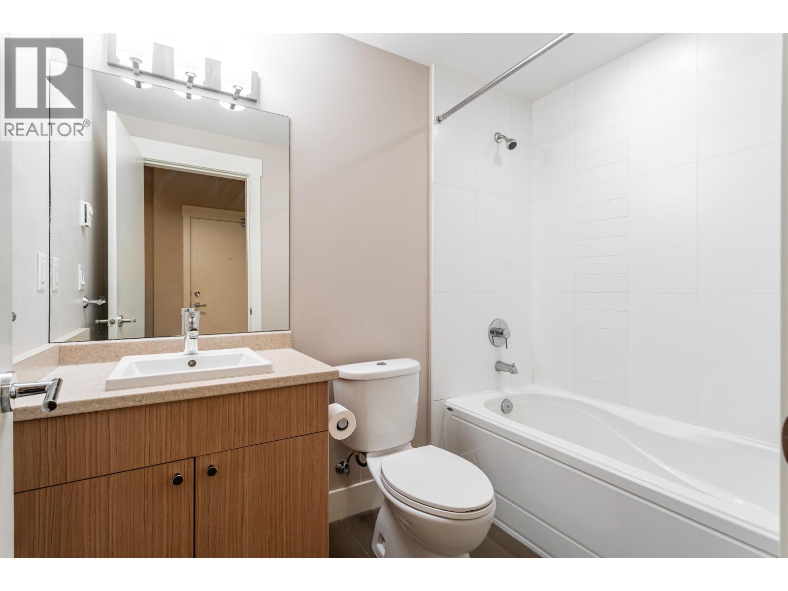 109 55 EIGHTH AVENUE, New Westminster