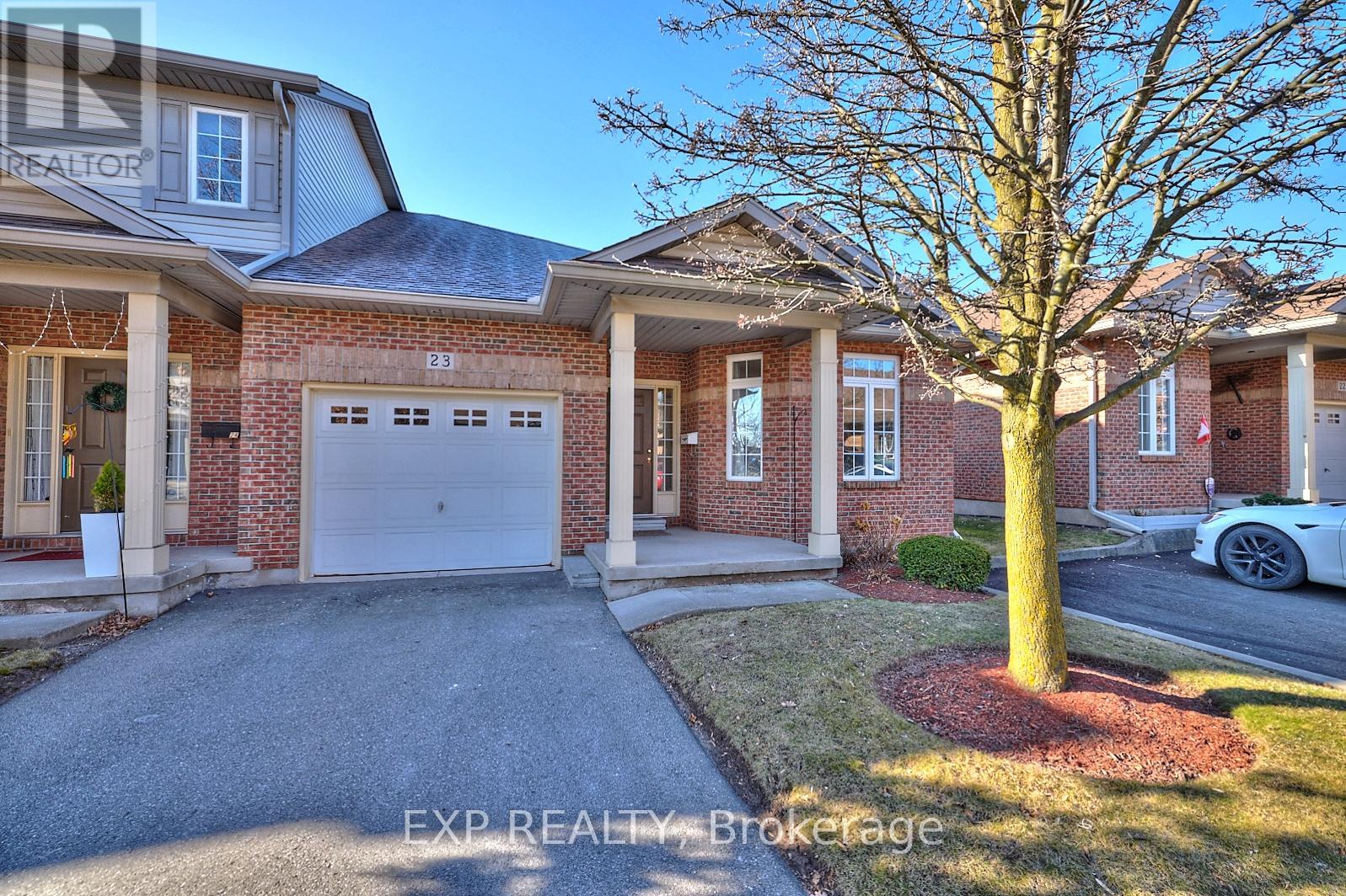 23 - 5595 DRUMMOND ROAD