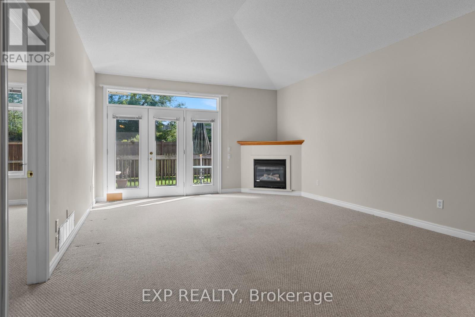#23 5595 DRUMMOND ROAD - 12